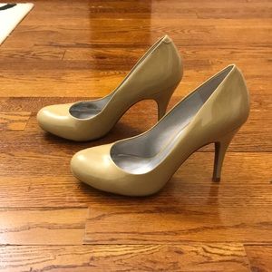 Jessica Simpson nude heels